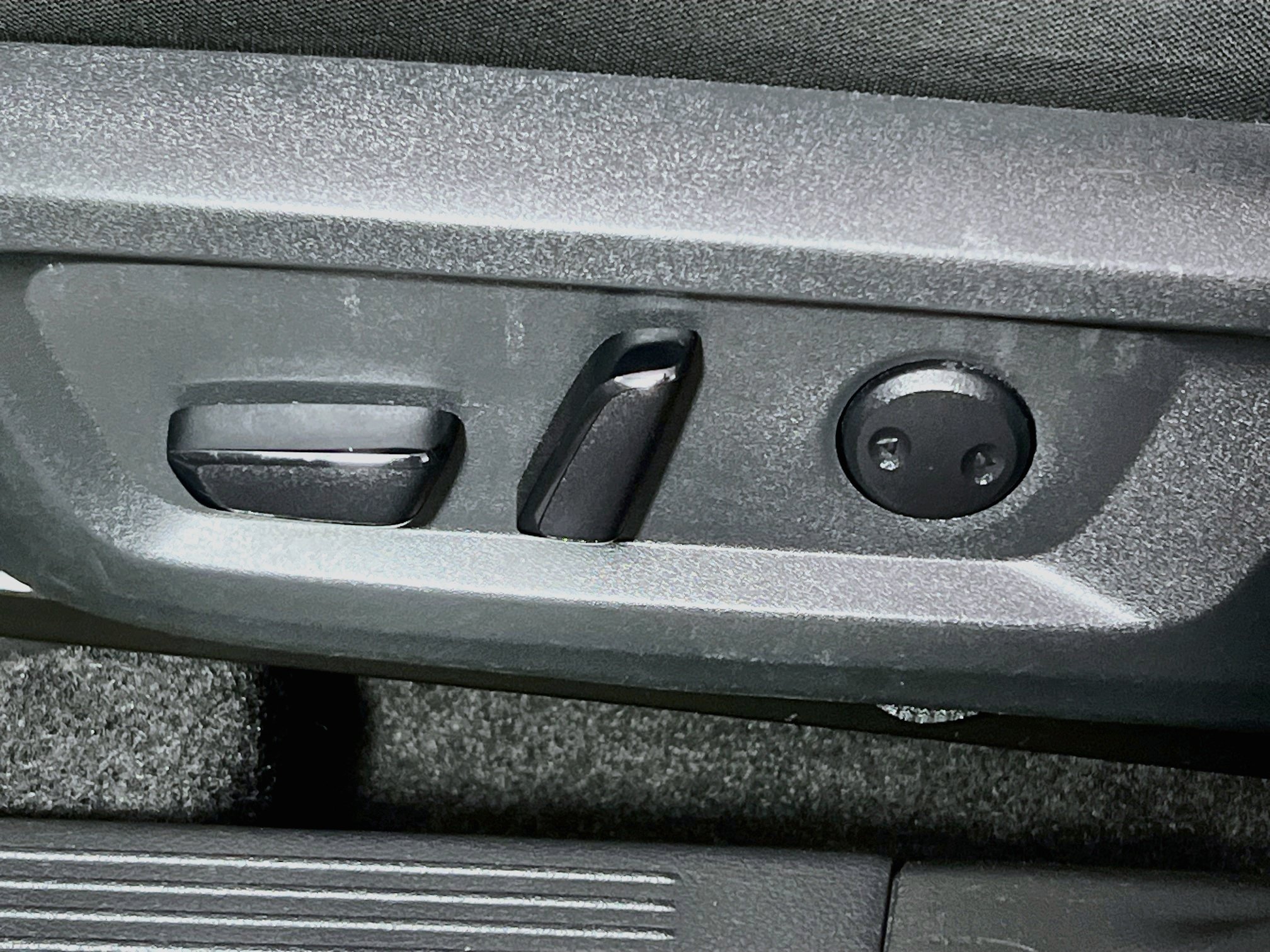 Used 2025 Nissan Rogue SV FWD image 15