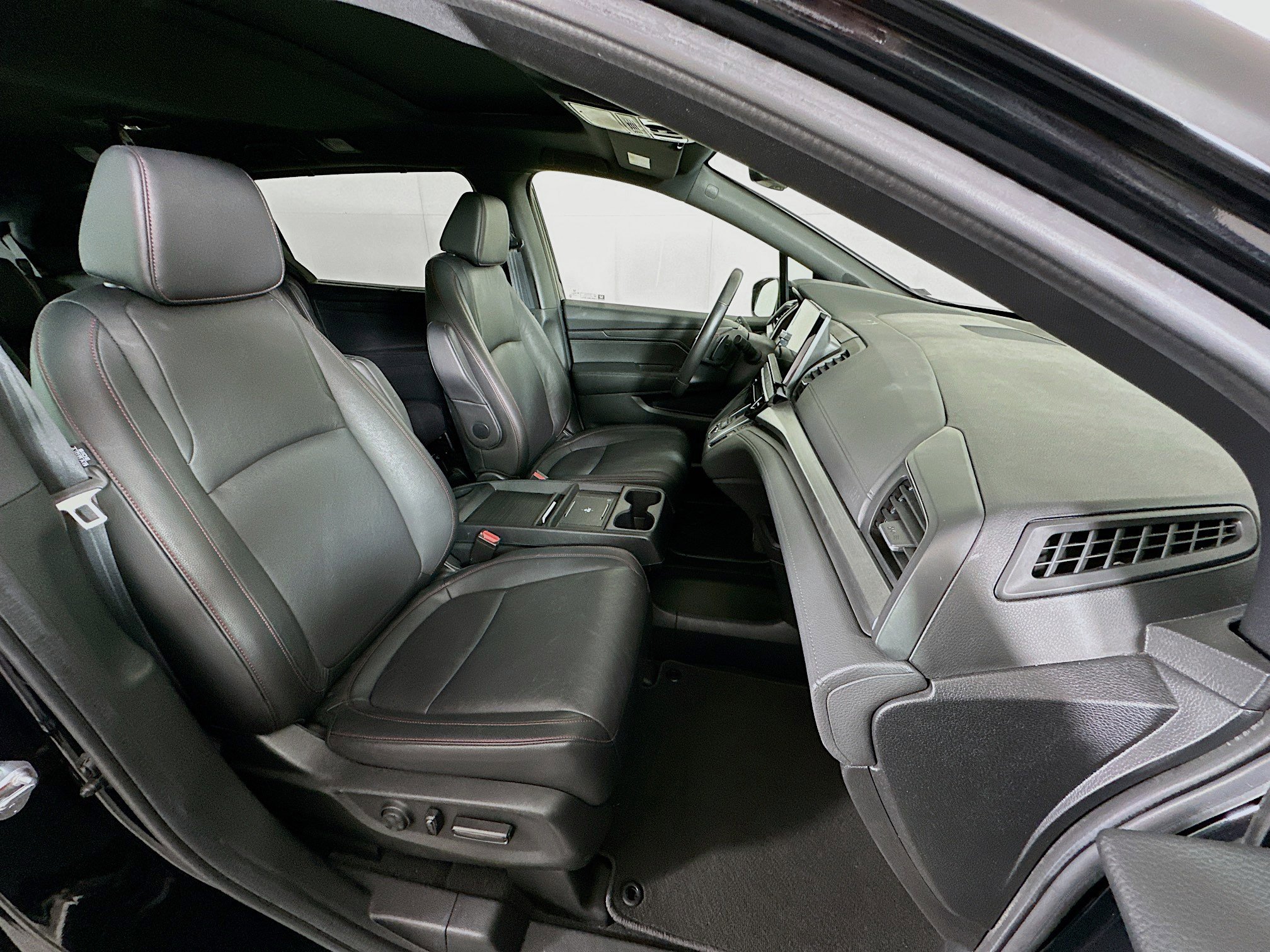 Used 2025 Honda Odyssey Sport-L image 33