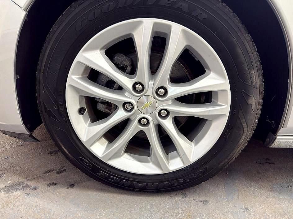 Used 2017 Chevrolet Malibu LT w/ Driver Confidence Package image 30