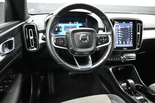 Used 2023 Volvo XC40 B5 Core w/ Convenience Package AWD/4WD image 17