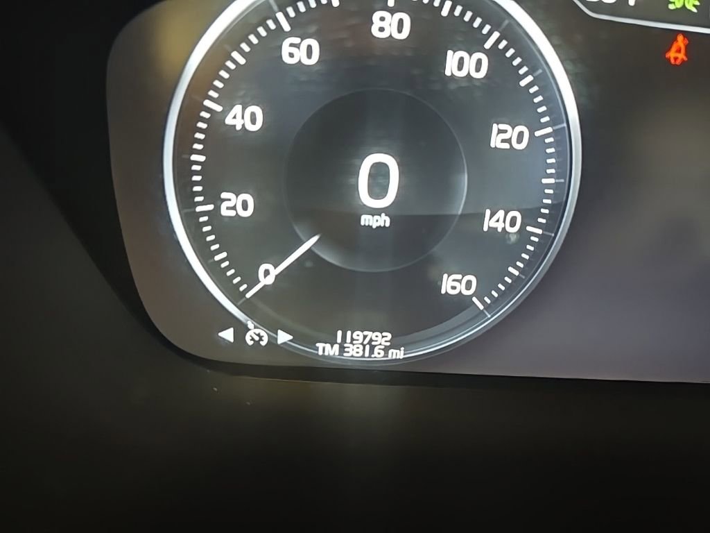 Used 2020 Volvo XC60 T5 Momentum image 5