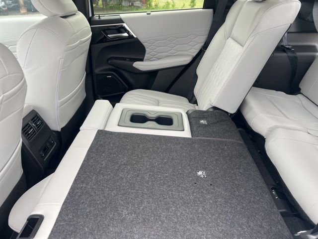 Used 2025 Mitsubishi Outlander SEL image 33