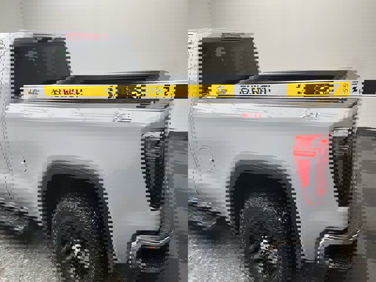 Used 2024 GMC Sierra 1500 SLE w/ X31 Off-Road Package image 29