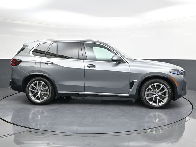 Used 2026 BMW X5 xDrive50e w/ Climate Comfort Package image 3