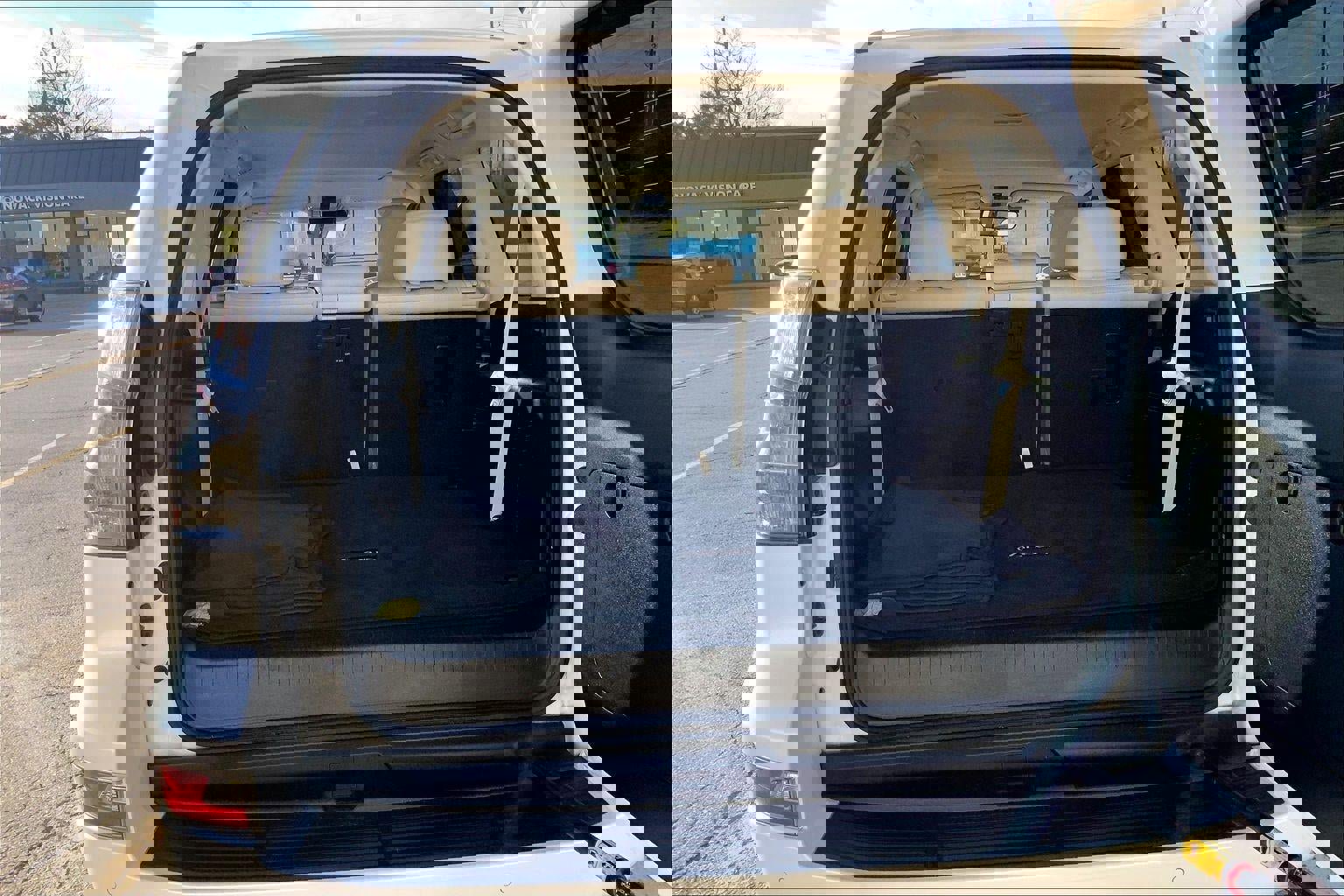 Used 2023 Lexus GX 460 Luxury w/ Accessory Package image 4