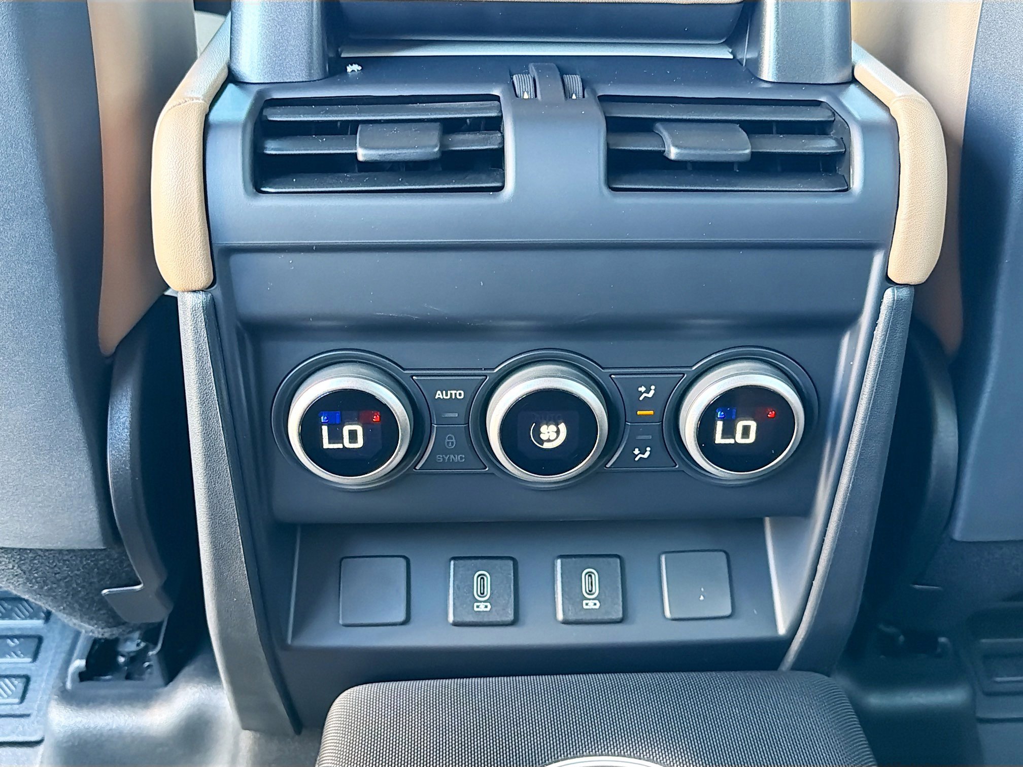 New 2026 Land Rover Defender 110 X-Dynamic SE image 19