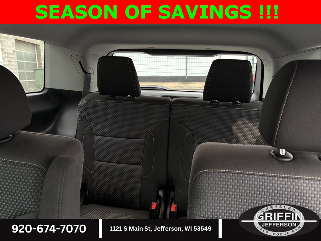 Used 2023 GMC Acadia SLE w/ Driver Convenience Package image 16