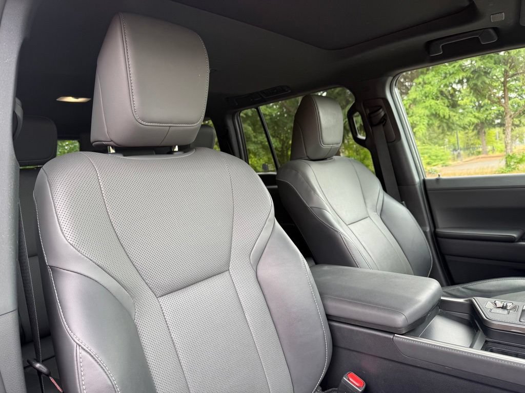 Used 2024 Lexus GX 550 w/ Cold Area Package AWD/4WD image 22