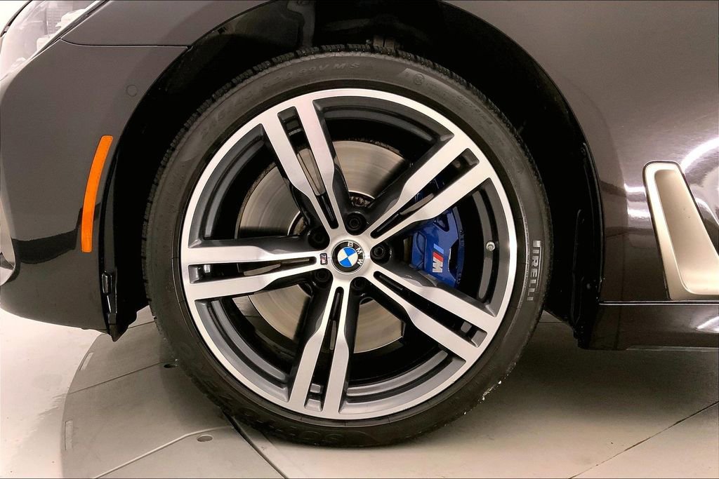 Used 2019 BMW M760i xDrive w/ Luxury Rear Seating Package image 8