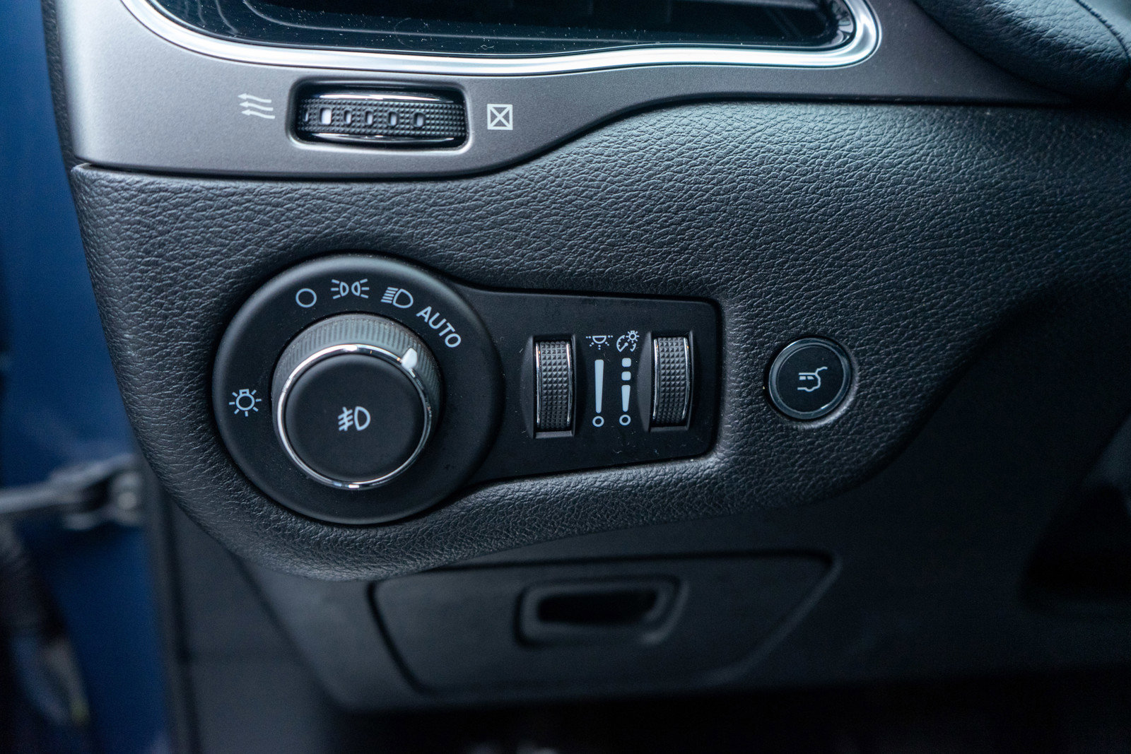 Used 2021 Jeep Cherokee Limited image 17