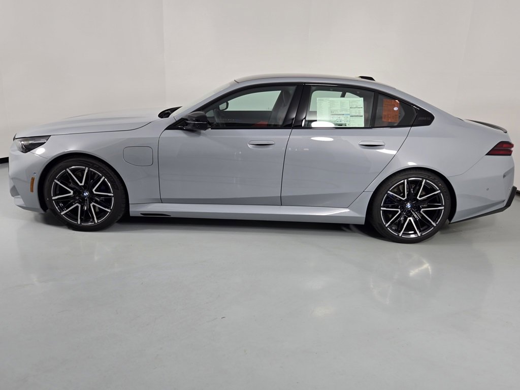 New 2026 BMW M5 w/ Executive Package image 4