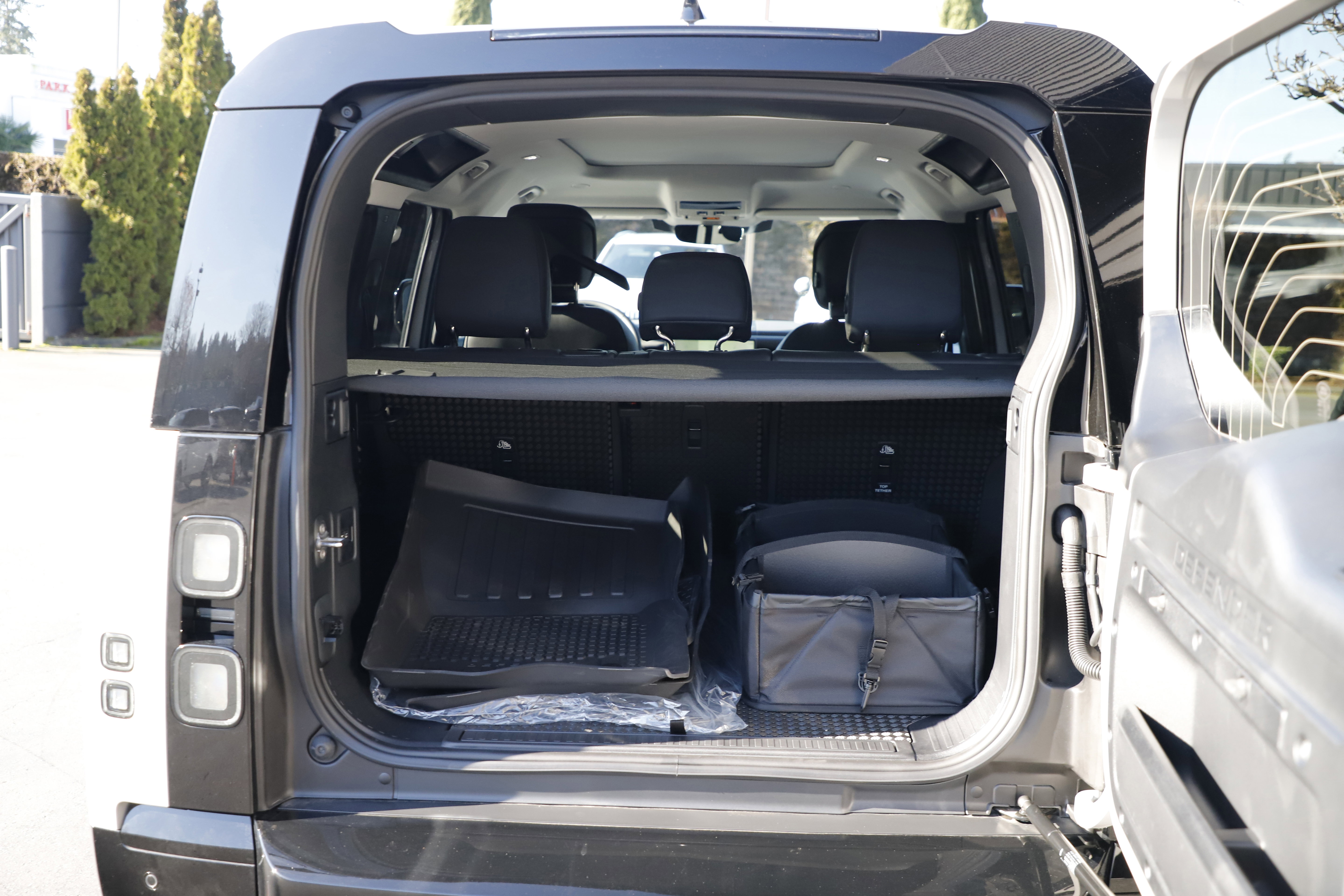 New 2026 Land Rover Defender 110 X-Dynamic SE image 15