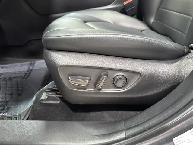 Used 2022 Toyota Highlander XLE AWD/4WD image 6