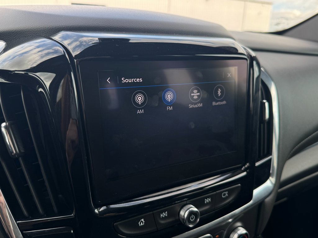 Used 2023 Chevrolet Traverse LT image 24