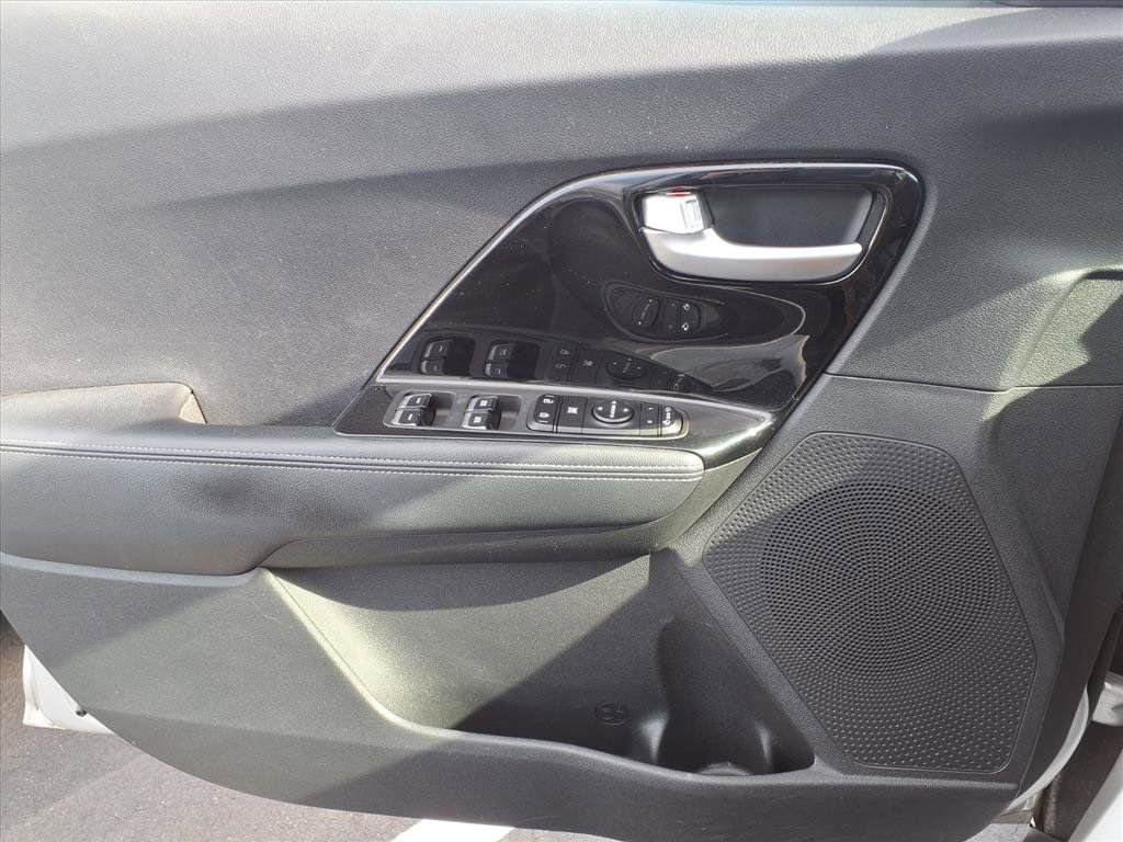 Used 2018 Kia Niro EX image 20