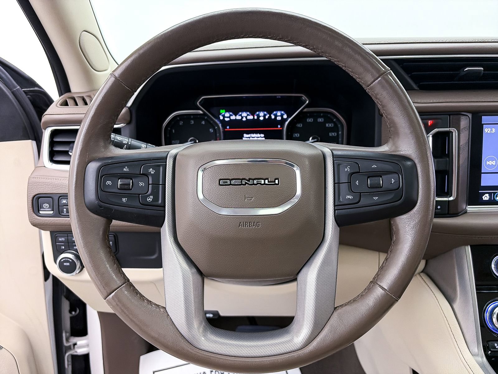 Used 2021 GMC Yukon Denali w/ Denali Premium Package image 34