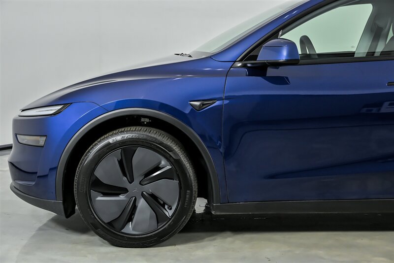 Used 2026 Tesla Model Y Long Range AWD/4WD image 7