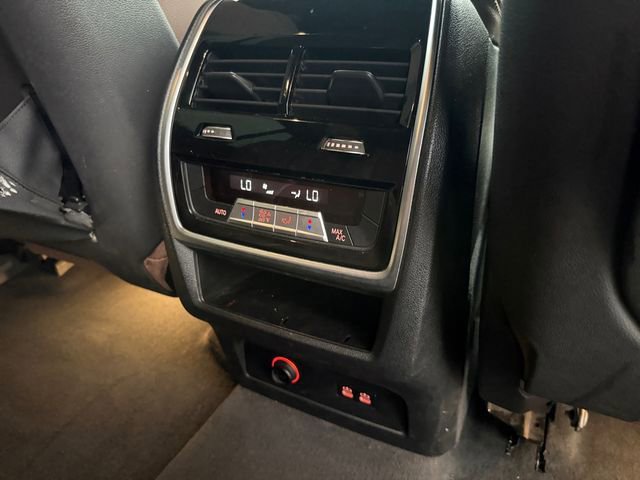 Used 2019 BMW X7 xDrive40i w/ M Sport Package image 27
