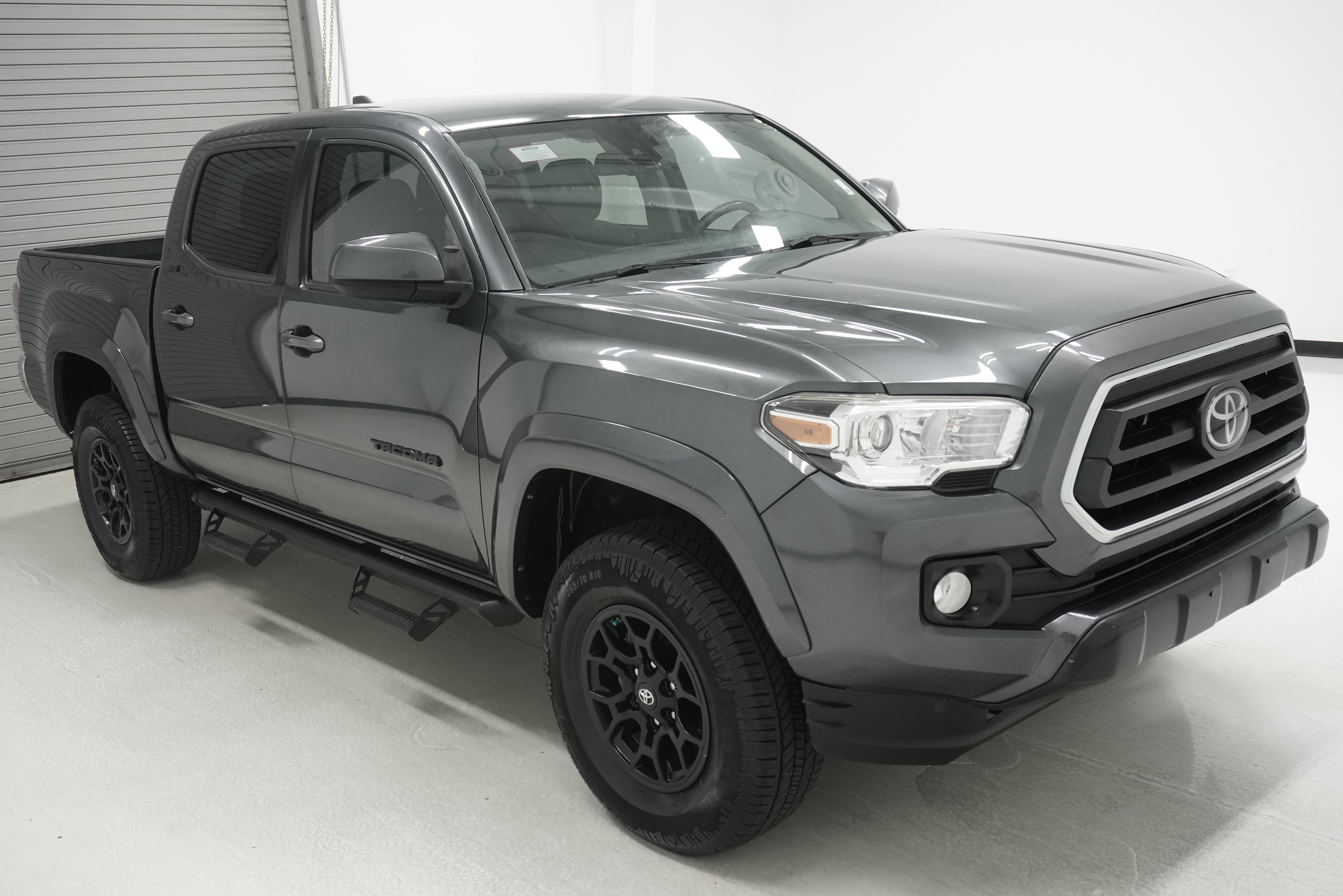 Used 2020 Toyota Tacoma SR5 RWD image 3