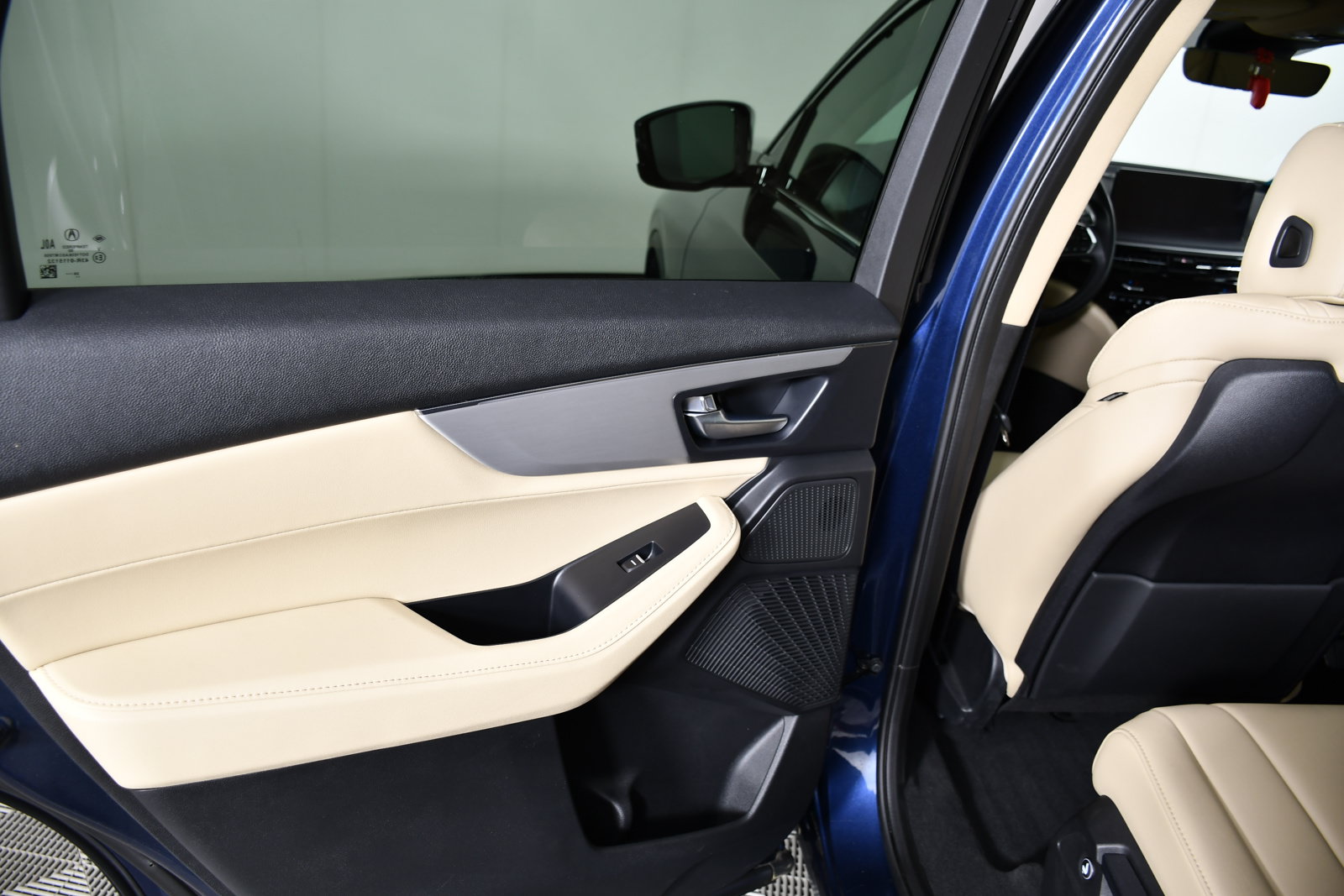 Certified 2025 Acura MDX SH-AWD image 46