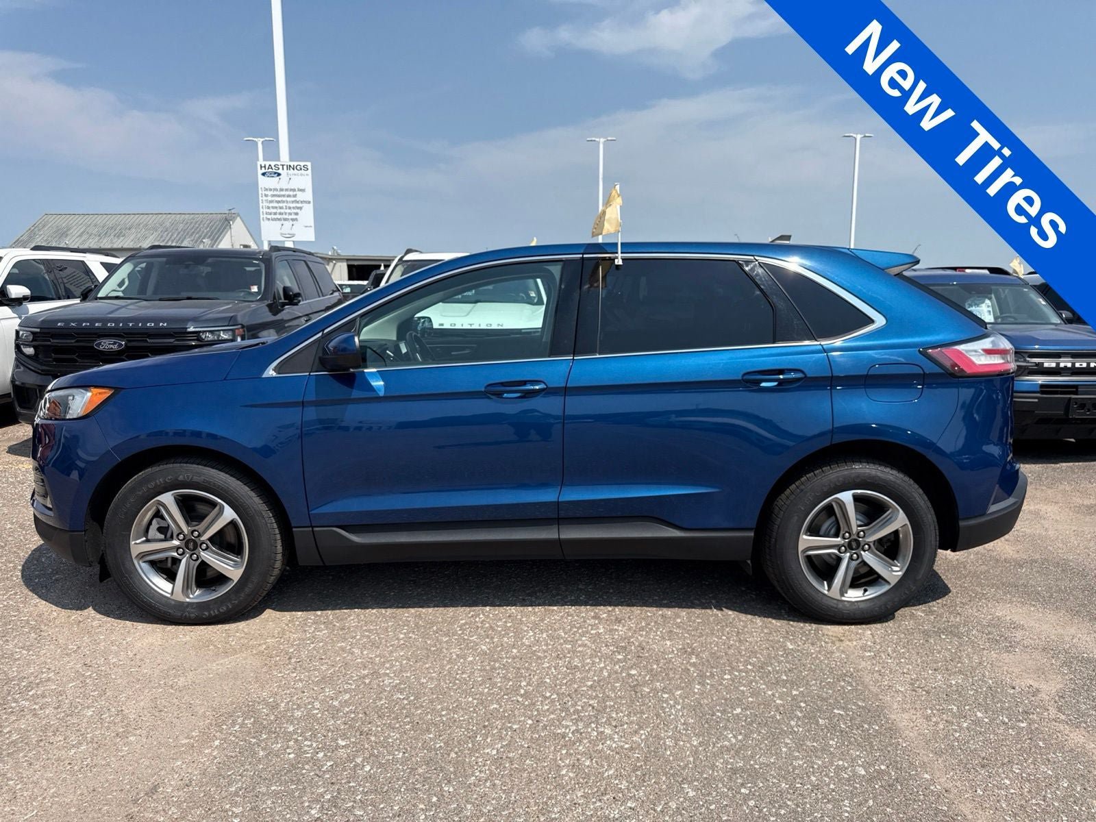 Certified 2023 Ford Edge SEL w/ Convenience Package AWD/4WD image 4