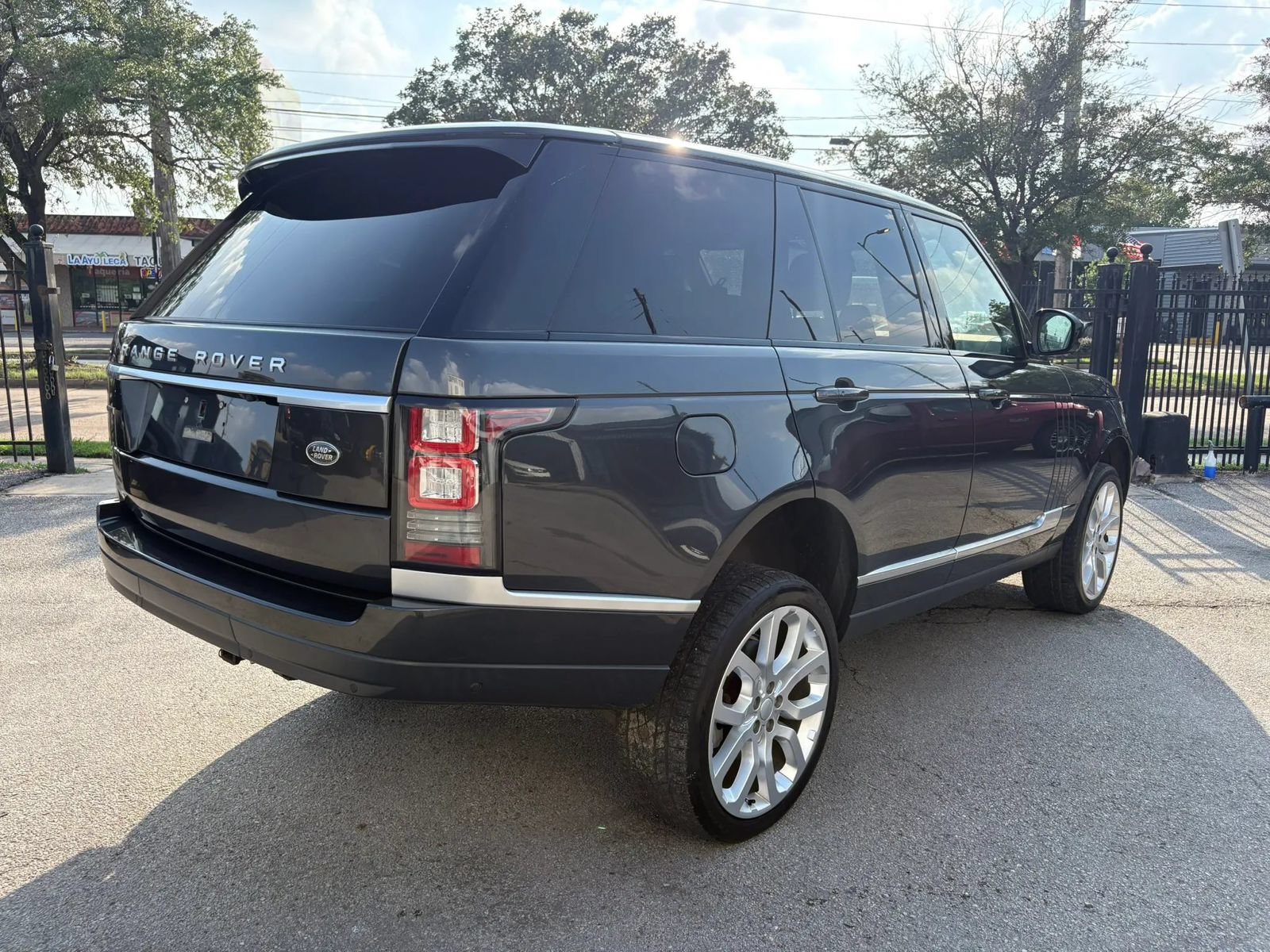 Used 2016 Land Rover Range Rover HSE AWD/4WD image 4