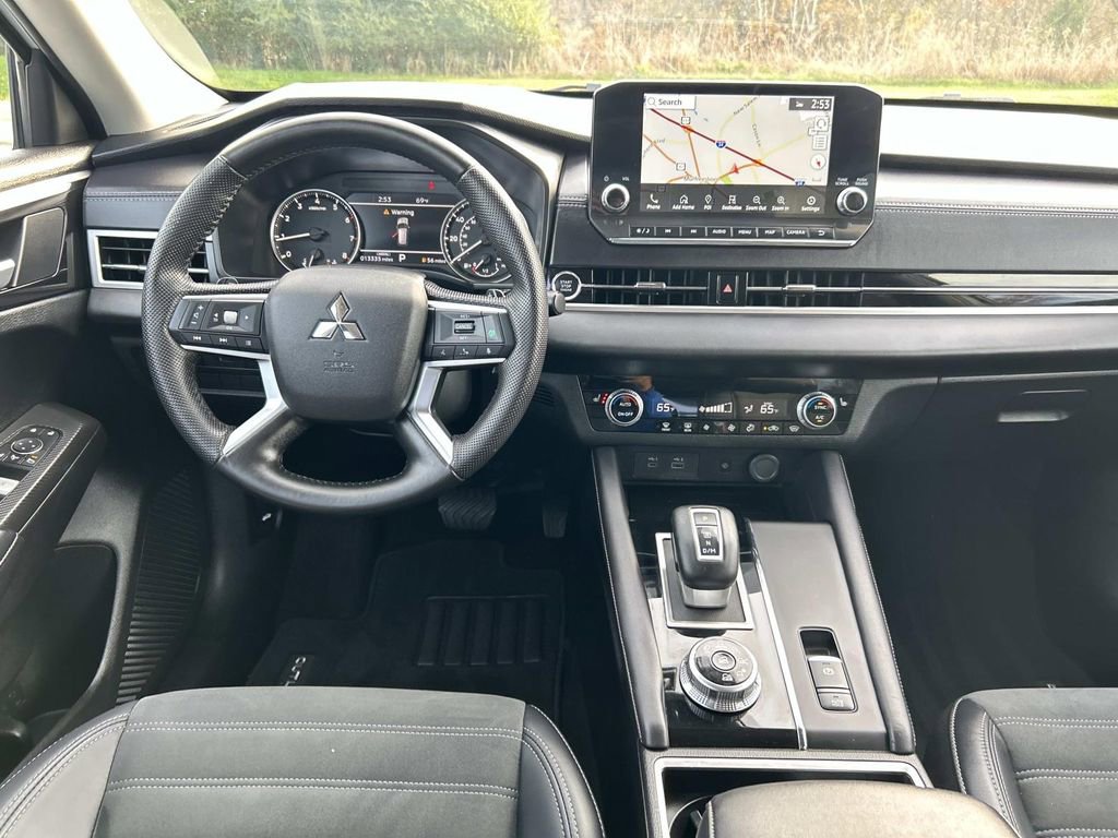 Used 2024 Mitsubishi Outlander SE image 18