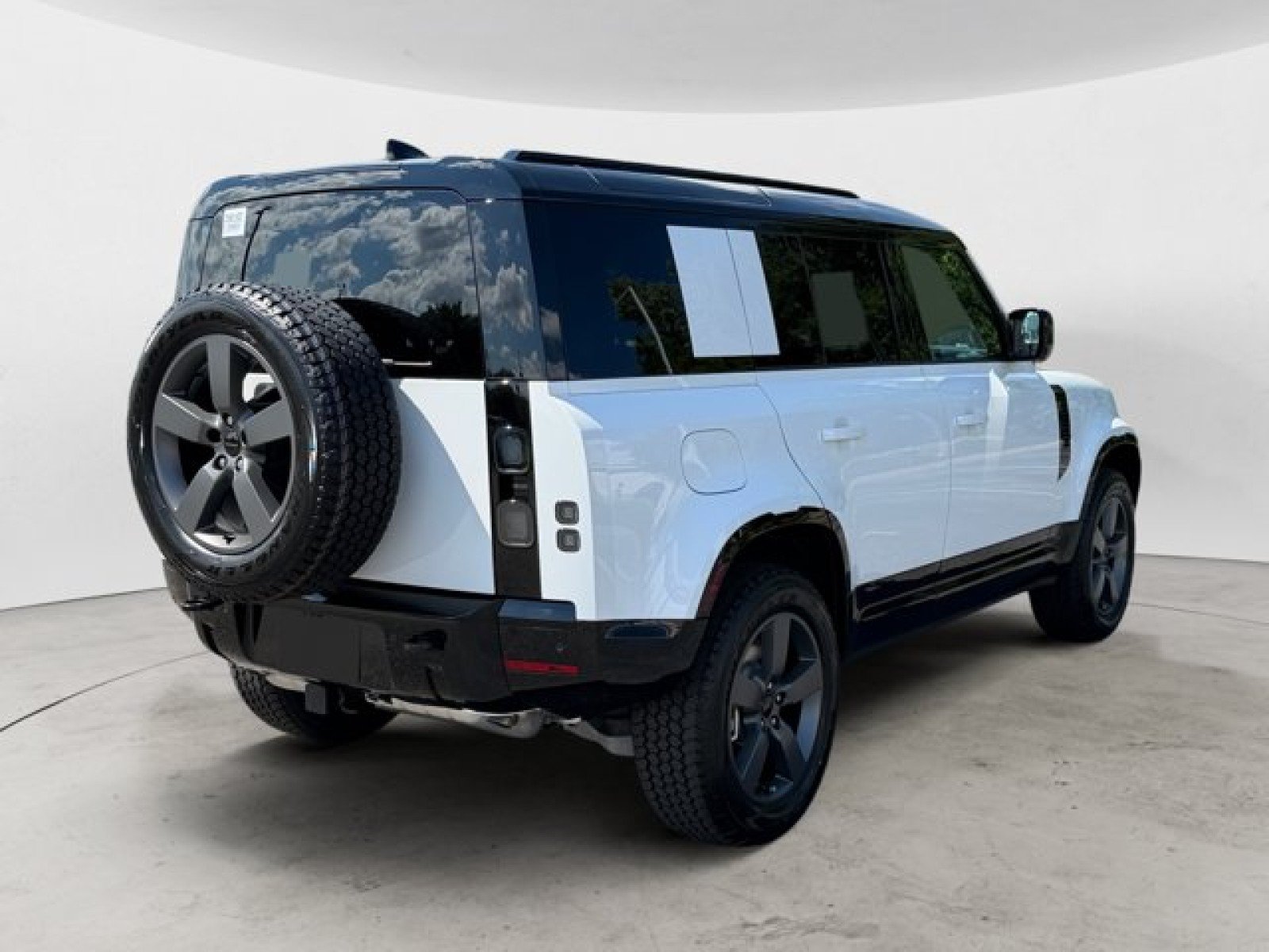 New 2026 Land Rover Defender 110 X-Dynamic SE AWD/4WD image 4
