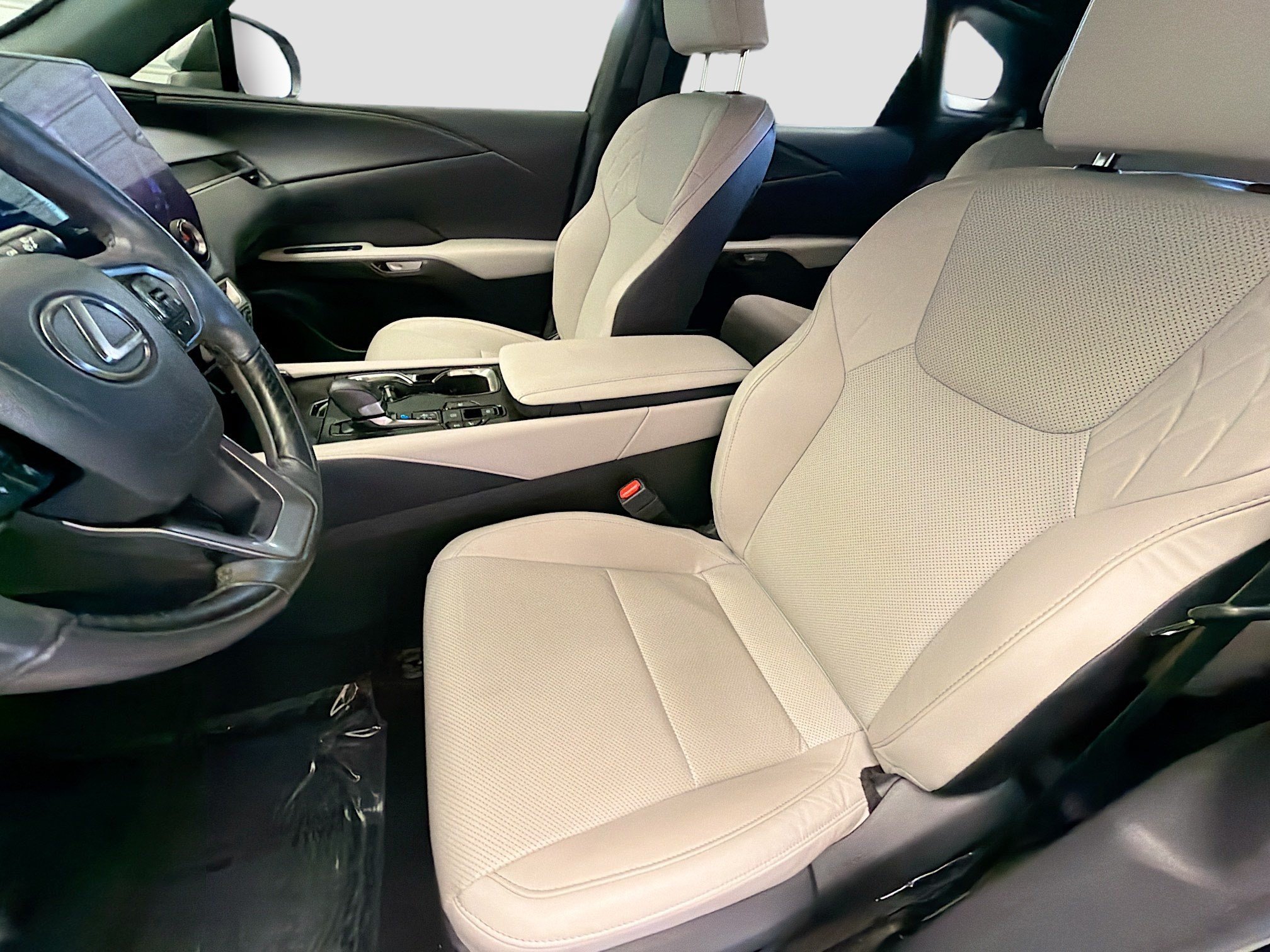 Used 2023 Lexus RX 350h w/ Cold Area Package AWD/4WD image 11