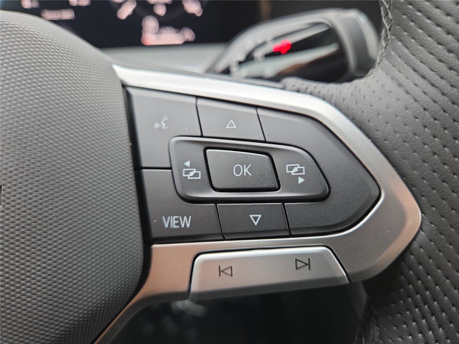 New 2026 Volkswagen Tiguan SE R-Line image 17