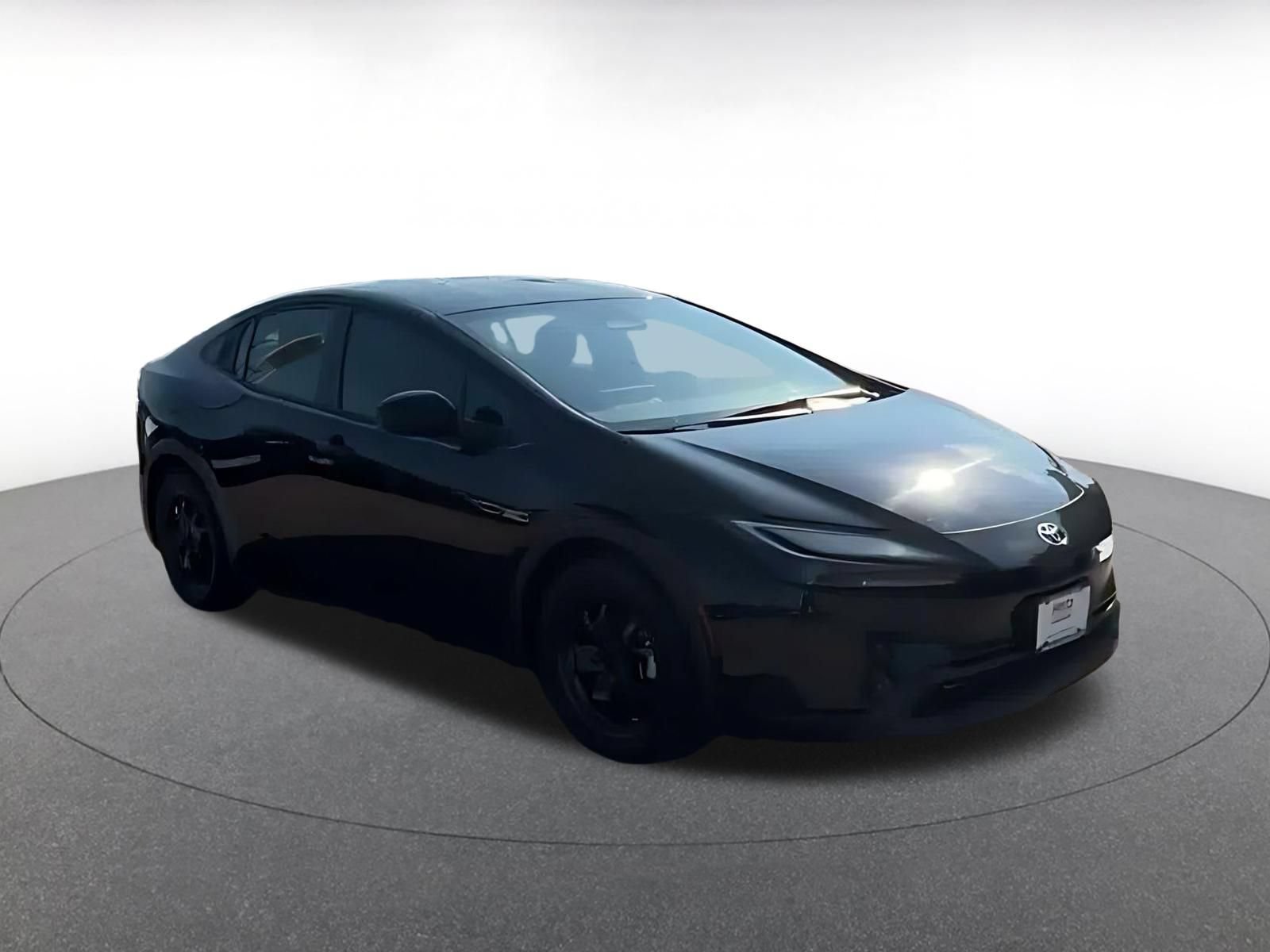Used 2024 Toyota Prius LE FWD image 2
