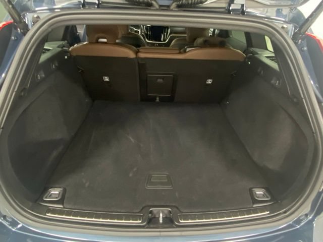 Certified 2025 Volvo V60 B5 Cross Country Plus AWD/4WD image 9