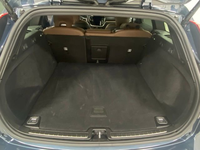 Used 2025 Volvo V60 B5 Cross Country Plus AWD/4WD image 9