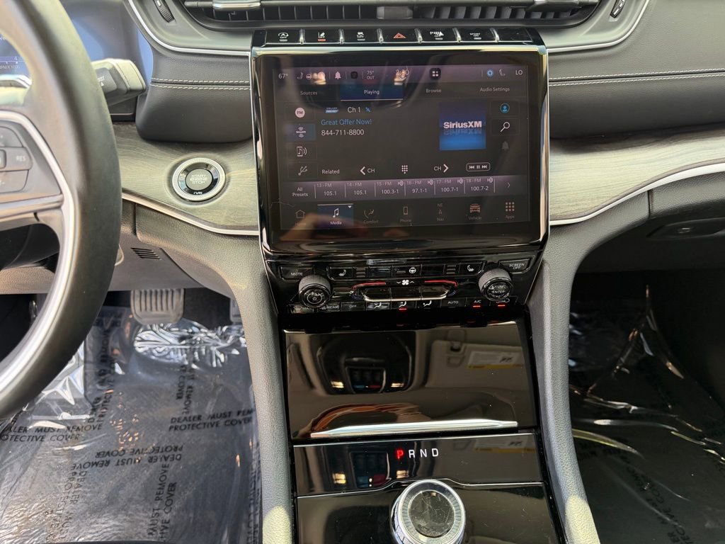 Certified 2022 Jeep Grand Cherokee Limited w/ Trailer Tow Prep Group (B) image 21