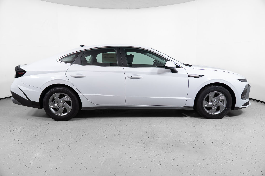 New 2026 Hyundai Sonata SE FWD image 3