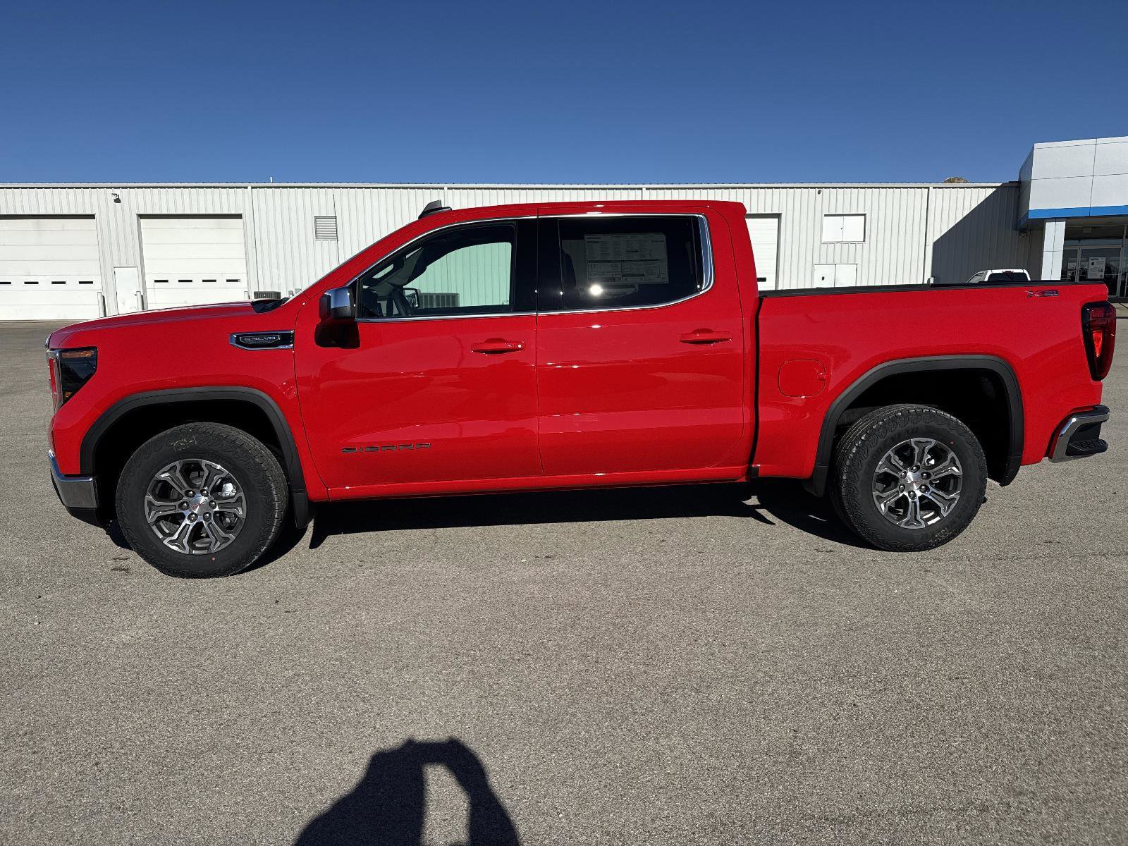 New 2026 GMC Sierra 1500 SLE image 2
