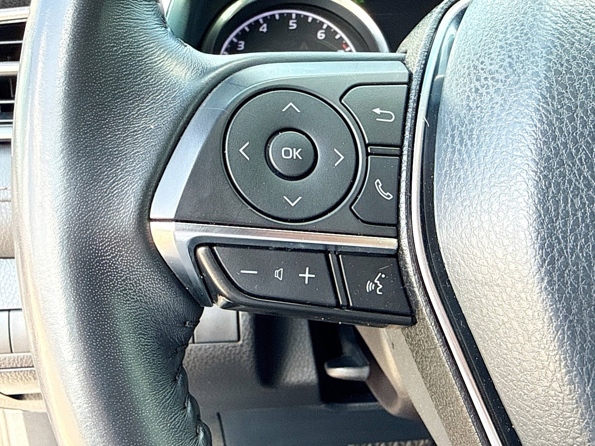 Used 2018 Toyota Camry XLE FWD image 36