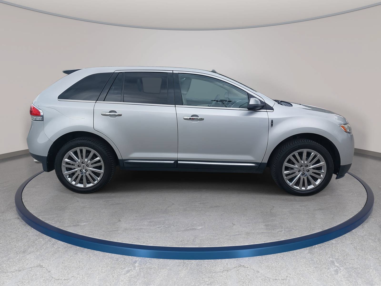 Used 2011 Lincoln MKX AWD w/ 102A Rapid Spec Order Code image 4