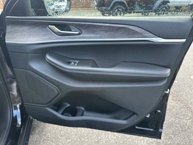 New 2025 Jeep Grand Cherokee L Limited image 14