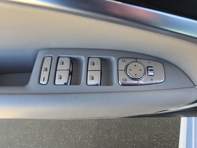 Used 2023 Genesis G70 2.0T image 31