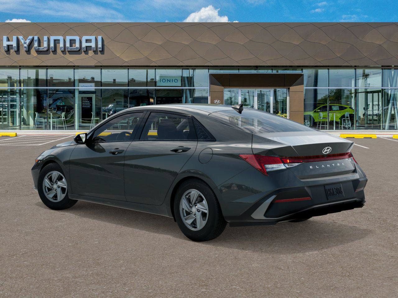 Used 2026 Hyundai Elantra SE FWD image 5