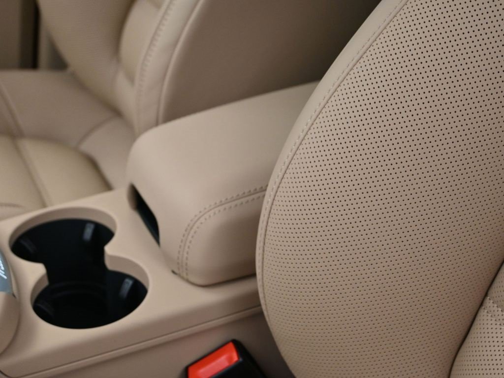 New 2026 Porsche Macan image 21