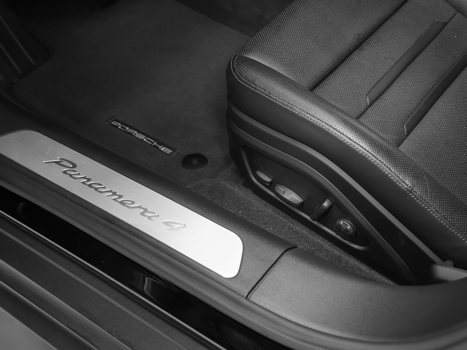 Certified 2023 Porsche Panamera AWD/4WD image 26