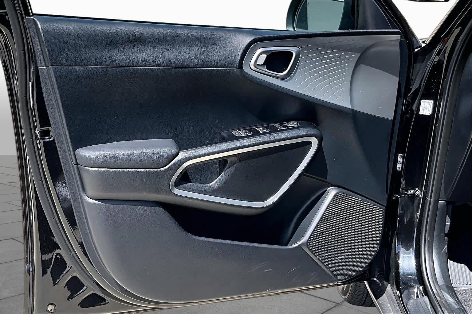 Certified 2025 Kia Soul LX w/ LX Technology Package FWD image 20