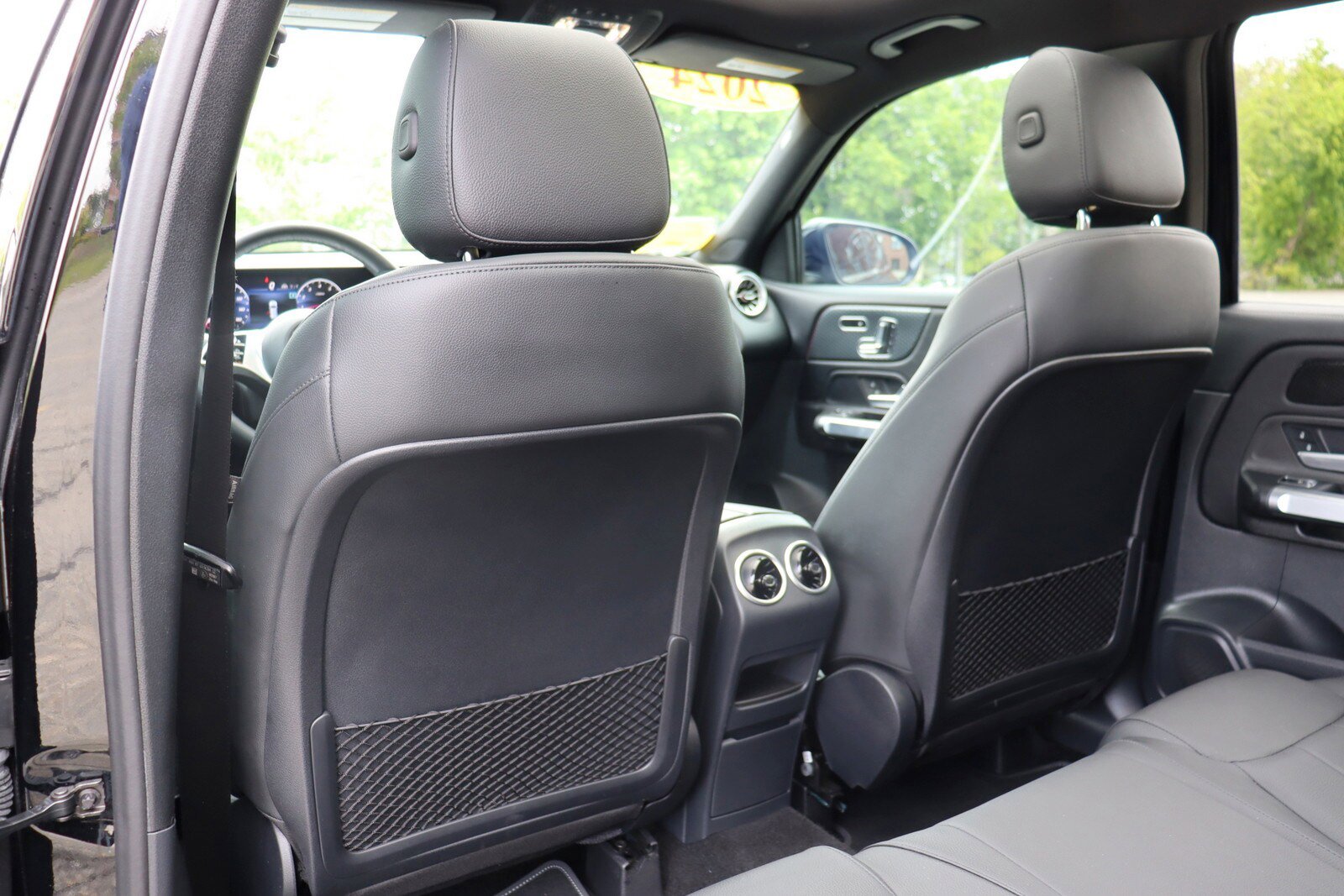 Used 2024 Mercedes-Benz GLB 250 w/ Driver Assistance Package image 13