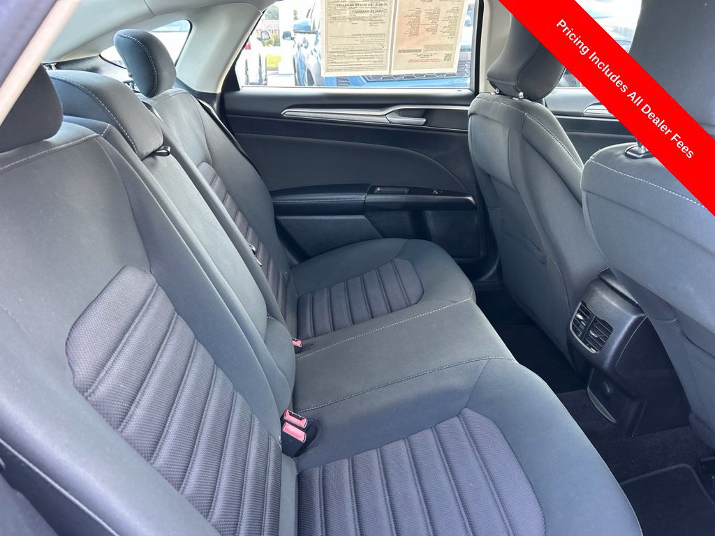 Used 2017 Ford Fusion SE FWD image 17