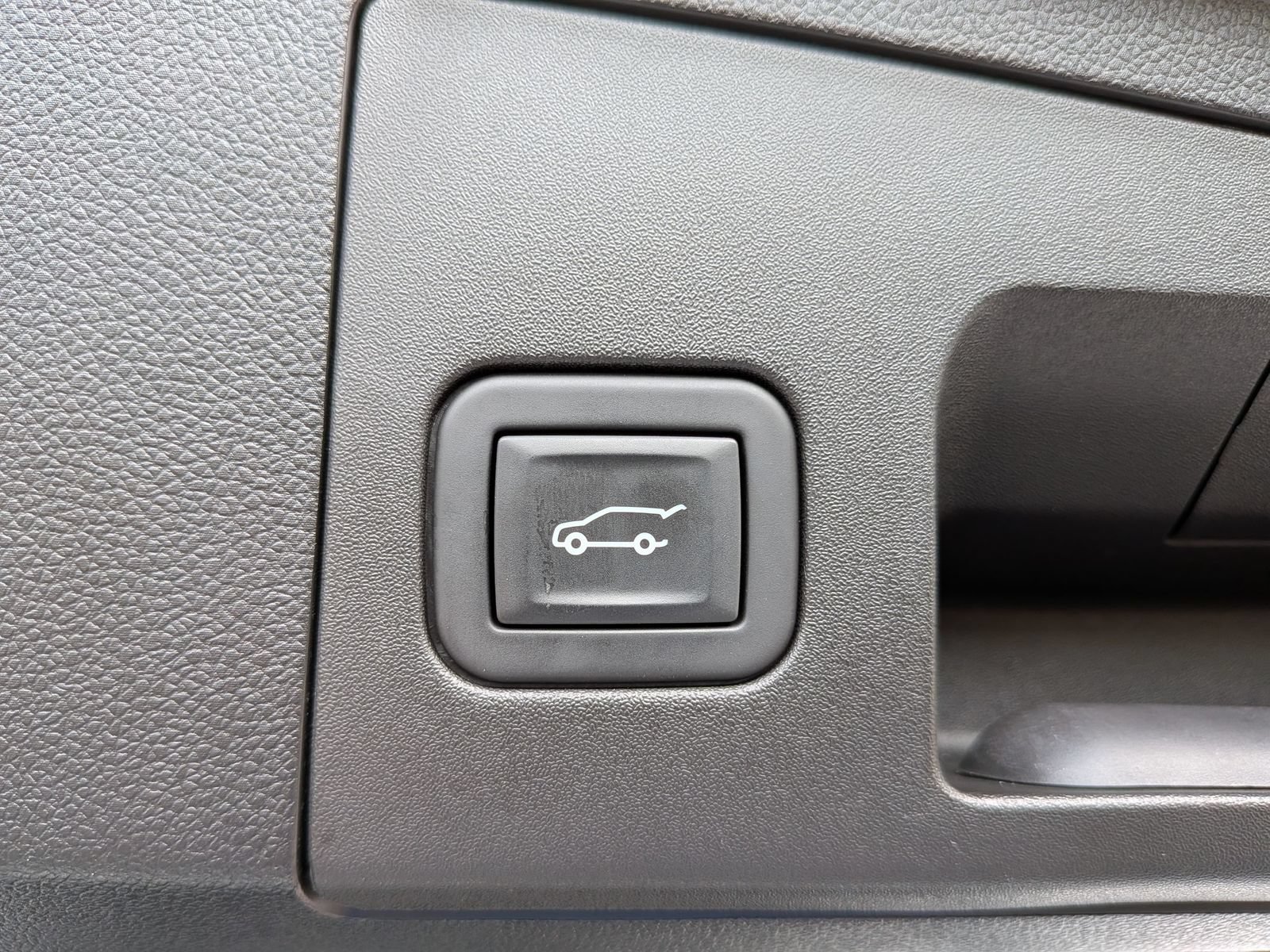 Used 2024 Cadillac XT4 Sport w/ Cold Weather Package FWD image 33
