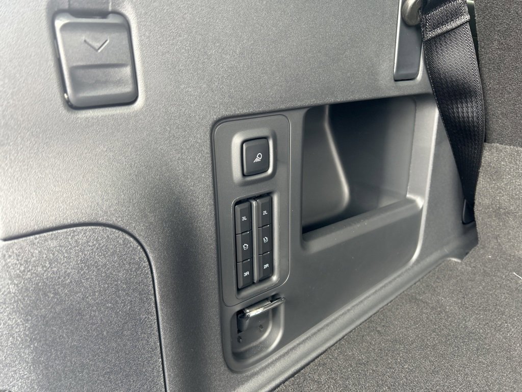 New 2025 Ford Expedition Active image 19