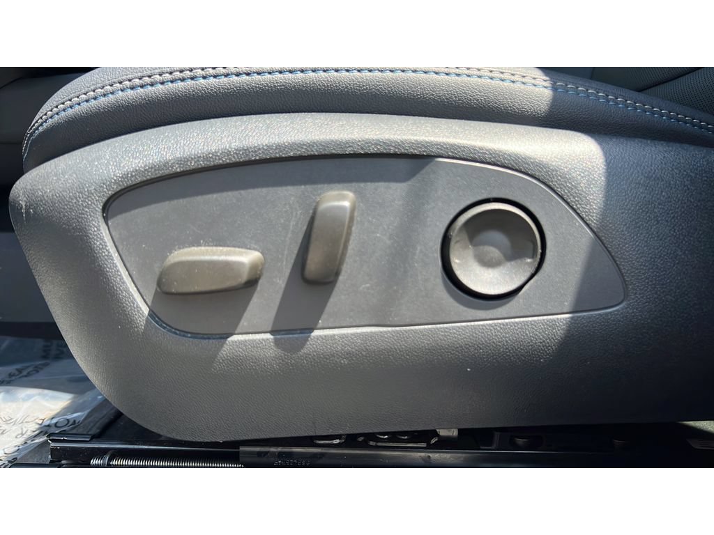 Certified 2025 Chevrolet Equinox EV LT w/ Convenience Package AWD/4WD image 25