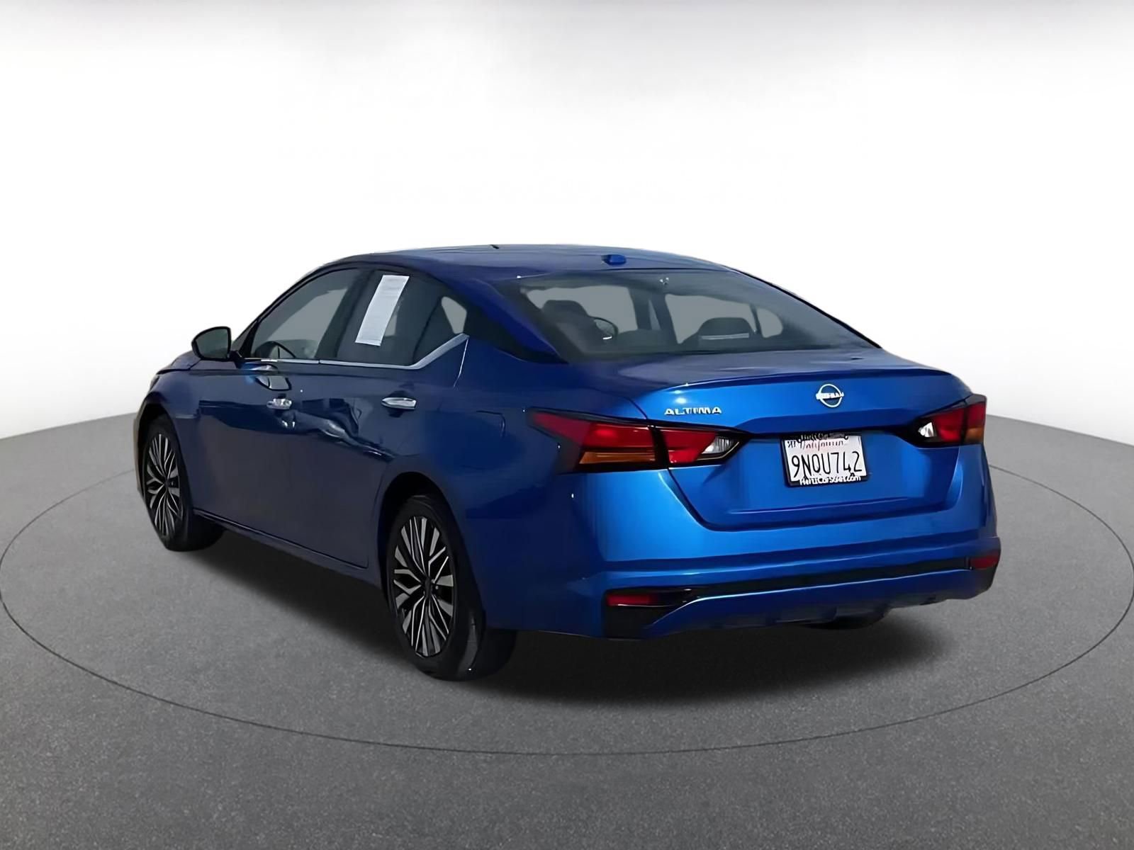 Used 2025 Nissan Altima 2.5 SV FWD image 11
